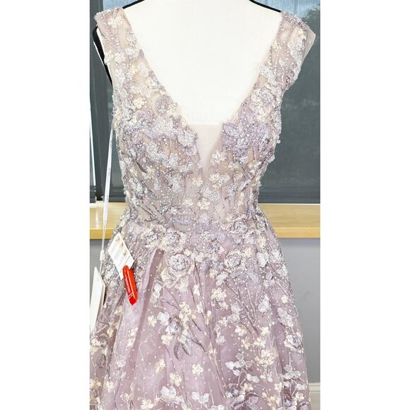 FLORAL EMBROIDERED ILLUSION V-NECK GOWN Size 4 - Picture 5 of 9
